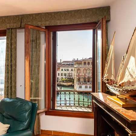 Ca Del Duca Canal Grande * Velence